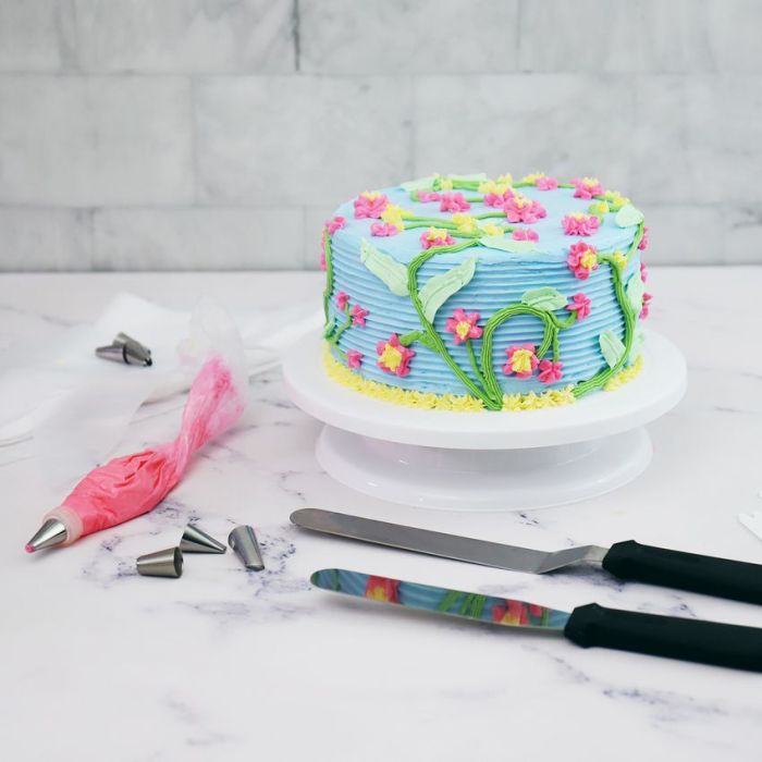 Cake decorating kit beginners